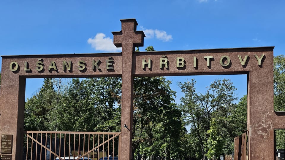 Hlavní brána největšího pražského hřbitova | Foto: Petr Lukeš, Radio Prague International Hlavní brána největšího pražského hřbitova | Foto: Petr Lukeš, Radio Prague International