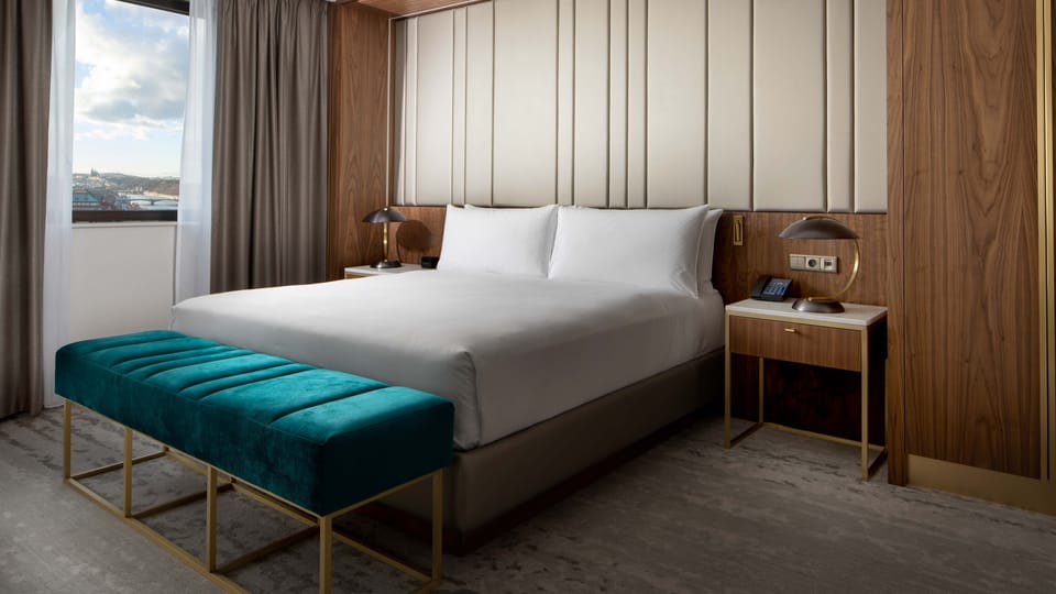 Z královského apartmá je výhled na Pražský hrad | Foto: Hilton Prague