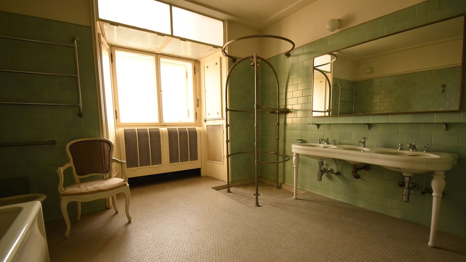Koupelna Jana Masaryka,  foto: Ondřej Tomšů