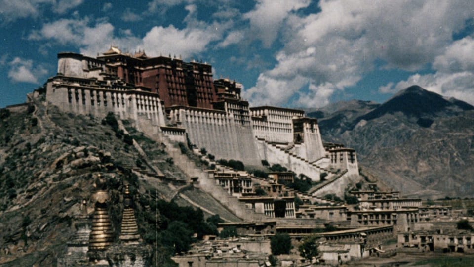 'Cesta vede do Tibetu', foto: © Dech hor / NFA 'Cesta vede do Tibetu', foto: © Dech hor / NFA