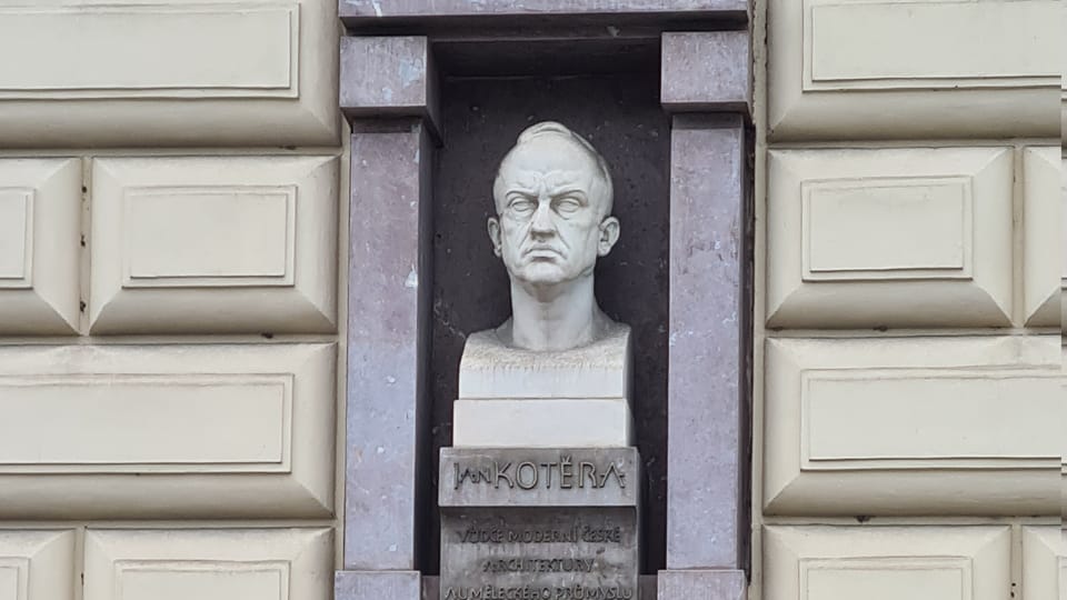 Busta Jana kotěry,  budova VŠUP,  Praha | Foto: Klára Stejskalová,  Radio Prague International