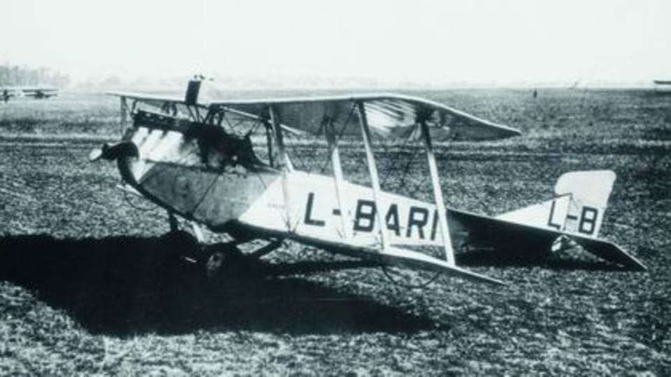 Aero A-14  (1923-1927),  civilní verze letadla bývalé Rakousko-Uherské armády pro 1-2 cestující