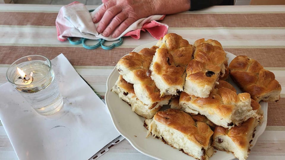 K dušičkám krajané zapalují knot ve slunečnicovém oleji | Foto: soukromý archiv Aleny Havlové K dušičkám krajané zapalují knot ve slunečnicovém oleji | Foto: soukromý archiv Aleny Havlové