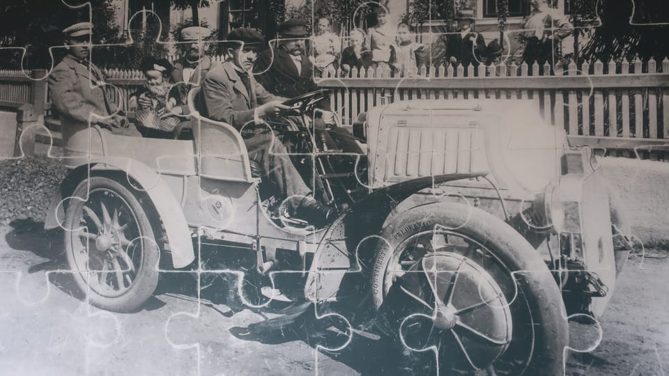 Rodný dům Ferdinanda Porsche ve Vratislavicích je zároveň netradiční muzeum. | Foto: Till Janzer, Radio Prague International Rodný dům Ferdinanda Porsche ve Vratislavicích je zároveň netradiční muzeum. | Foto: Till Janzer, Radio Prague International