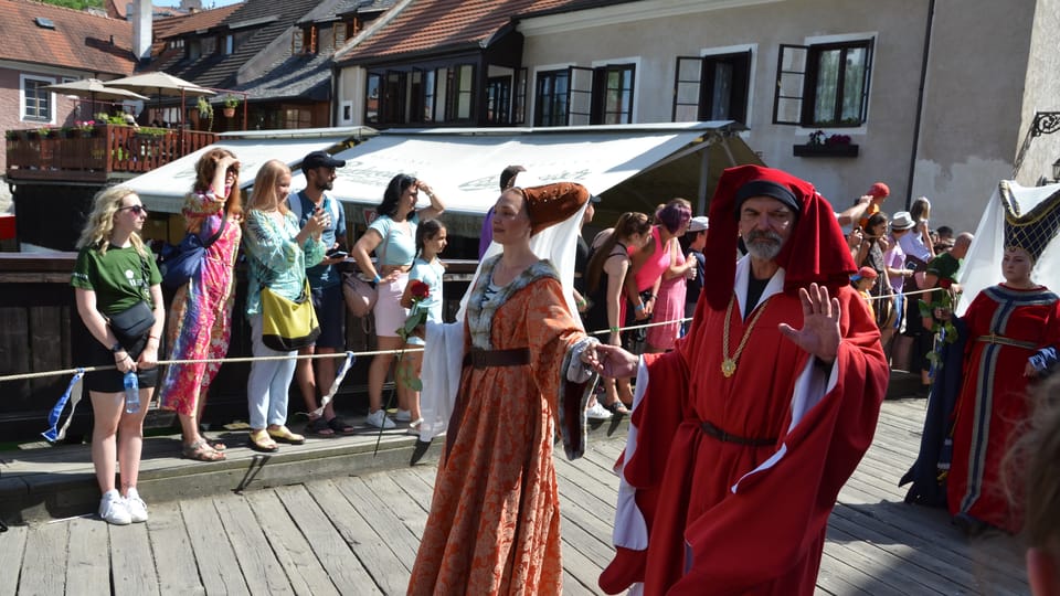 Návštěvníci Krumlova se mohli přenést do časů posledních pánů z Rožmberka, bratrů Viléma z Rožmberka a Petra Voka | Foto: Jaroslav Mach, Radio Prague International Návštěvníci Krumlova se mohli přenést do časů posledních pánů z Rožmberka, bratrů Viléma z Rožmberka a Petra Voka | Foto: Jaroslav Mach, Radio Prague International