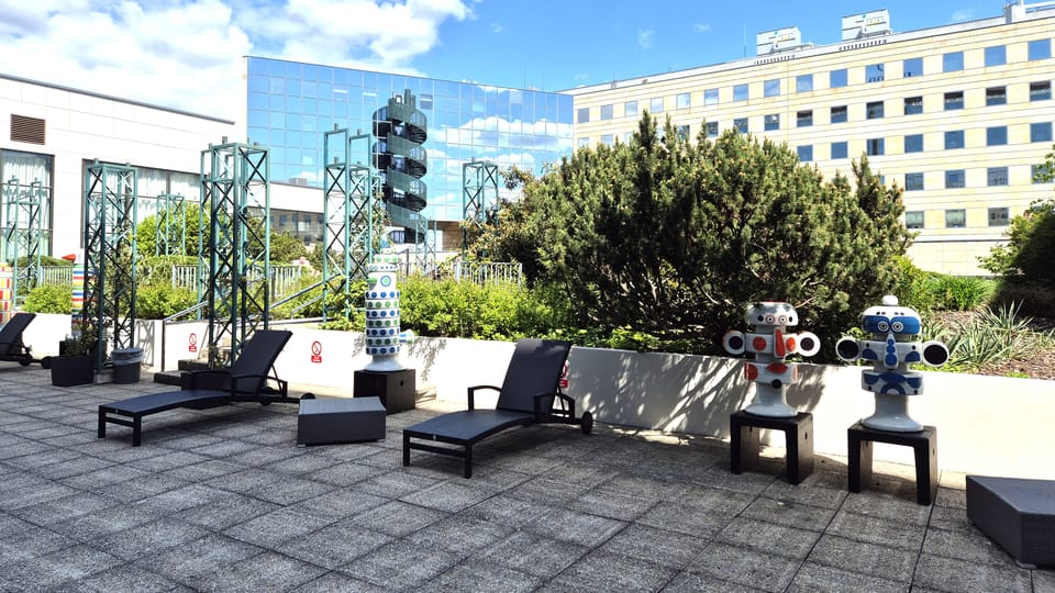 Vnitřní, uzavřená část hotelu pod širým nebem, kam mají přístup návštěvníci bazénu | Foto: Petr Lukeš, Radio Prague International Vnitřní, uzavřená část hotelu pod širým nebem, kam mají přístup návštěvníci bazénu | Foto: Petr Lukeš, Radio Prague International