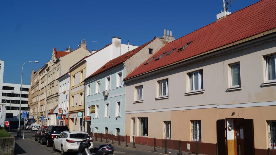 Ulice Na Hrázi naproti místu, kde bydlel dlouhá léta Bohumil Hrabal | Foto: Radio Prague International Ulice Na Hrázi naproti místu, kde bydlel dlouhá léta Bohumil Hrabal | Foto: Radio Prague International
