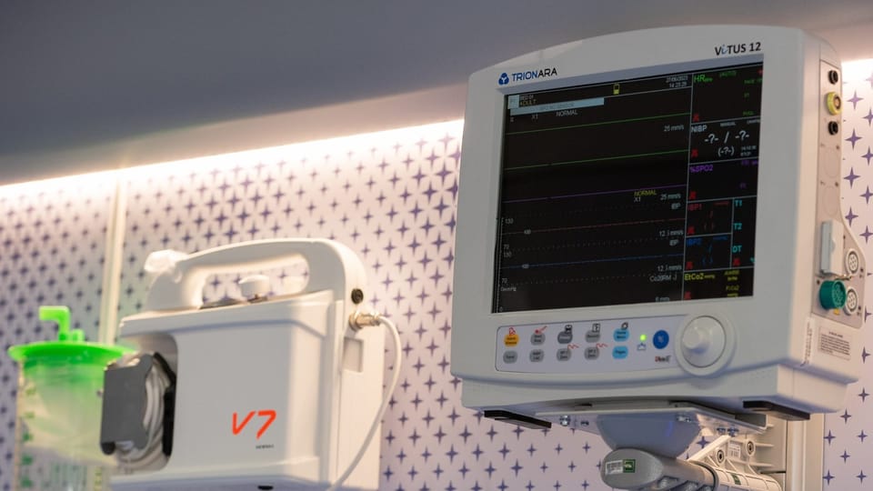 Vůz je schopen fungovat i bez připojení k elektrické síti | Foto: Zuzana Jarolímková, Český rozhlas Vůz je schopen fungovat i bez připojení k elektrické síti | Foto: Zuzana Jarolímková, Český rozhlas