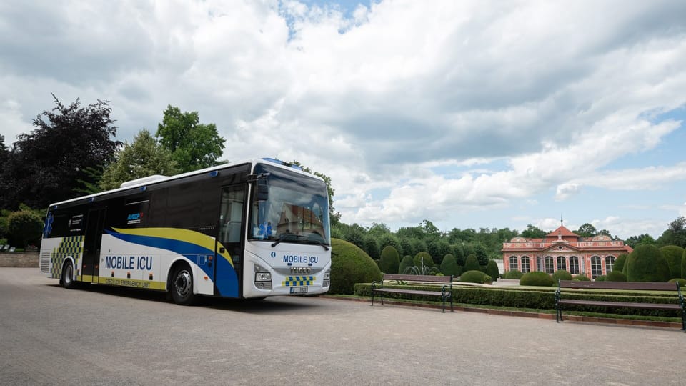 Nový autobus firmy Iveco přestavěla na zdravotnické zařízení firma Royax | Foto: Zuzana Jarolímková, Český rozhlas Nový autobus firmy Iveco přestavěla na zdravotnické zařízení firma Royax | Foto: Zuzana Jarolímková, Český rozhlas