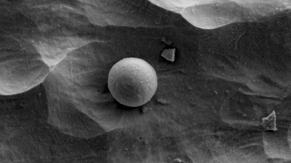 Tištěno v titanu | Foto: RNDr. Jaromír Kopeček, Ph.D., Akademie věd ČR Tištěno v titanu | Foto: RNDr. Jaromír Kopeček, Ph.D., Akademie věd ČR