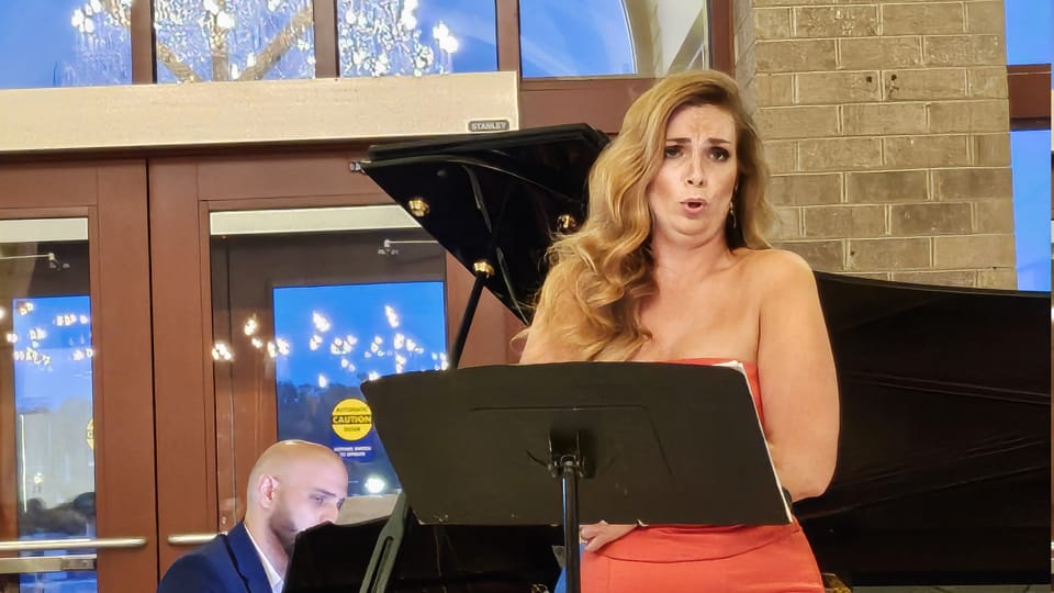 Jedním z vrcholů oslav bylo vystoupení operní pěvkyně Ester Pavlů s pianistou Ahmedem Bedarem | Foto: Klára Stejskalová, Radio Prague International Jedním z vrcholů oslav bylo vystoupení operní pěvkyně Ester Pavlů s pianistou Ahmedem Bedarem | Foto: Klára Stejskalová, Radio Prague International