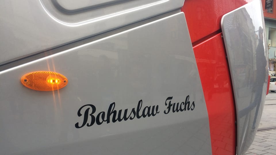 Brněnská tramvaj 13T nese jméno Bohuslava Fuchse | Foto: Tomáš Jelen, Český rozhlas Brněnská tramvaj 13T nese jméno Bohuslava Fuchse | Foto: Tomáš Jelen, Český rozhlas