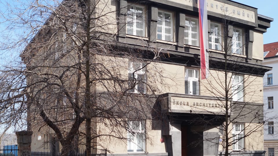 Školu architektury Jan Kotěra založil v roce 1910. V letech 1919–1920 pro ni vypracoval projekt jednopatrové stavby ve stylu rané moderny s prvky kubismu. | Foto: Radio Prague International Školu architektury Jan Kotěra založil v roce 1910. V letech 1919–1920 pro ni vypracoval projekt jednopatrové stavby ve stylu rané moderny s prvky kubismu. | Foto: Radio Prague International