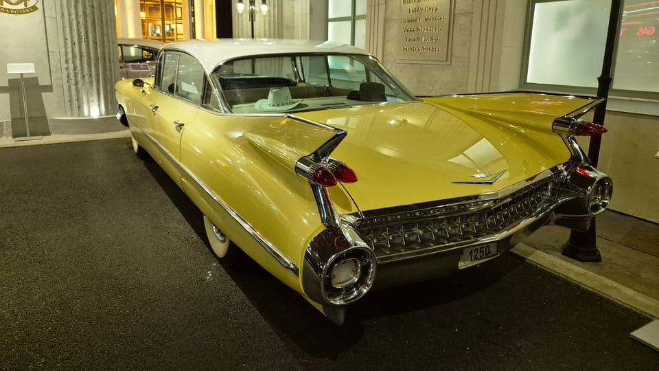Nejostřejší křídla v době amerických křižníků měl Cadillac De Ville | Foto: Petr Lukeš, Radio Prague International Nejostřejší křídla v době amerických křižníků měl Cadillac De Ville | Foto: Petr Lukeš, Radio Prague International