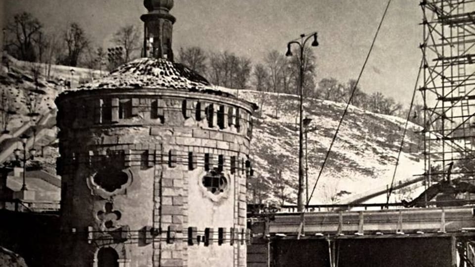 Přesun kaple sv. Máří Magdaleny v únoru 1956 | Foto: Pražská paroplavební společnost