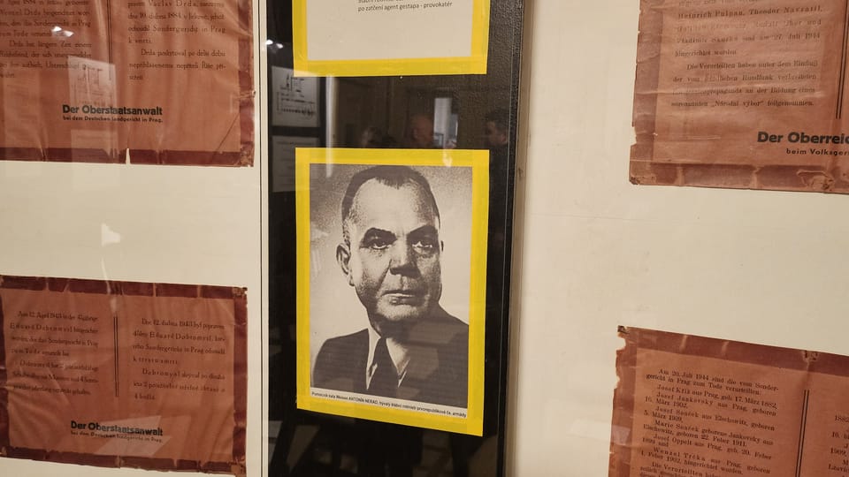 Kniha Gestapo detailě popisuje fungování této organizace v protektorátu | Foto: Klára Stejskalová, Radio Prague International Kniha Gestapo detailě popisuje fungování této organizace v protektorátu | Foto: Klára Stejskalová, Radio Prague International