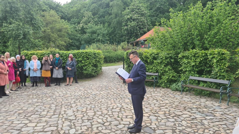 Tomáš Czernin u sochy Panny Marie z exilu | Foto: Zdeňka Kuchyňová, Radio Prague International Tomáš Czernin u sochy Panny Marie z exilu | Foto: Zdeňka Kuchyňová, Radio Prague International