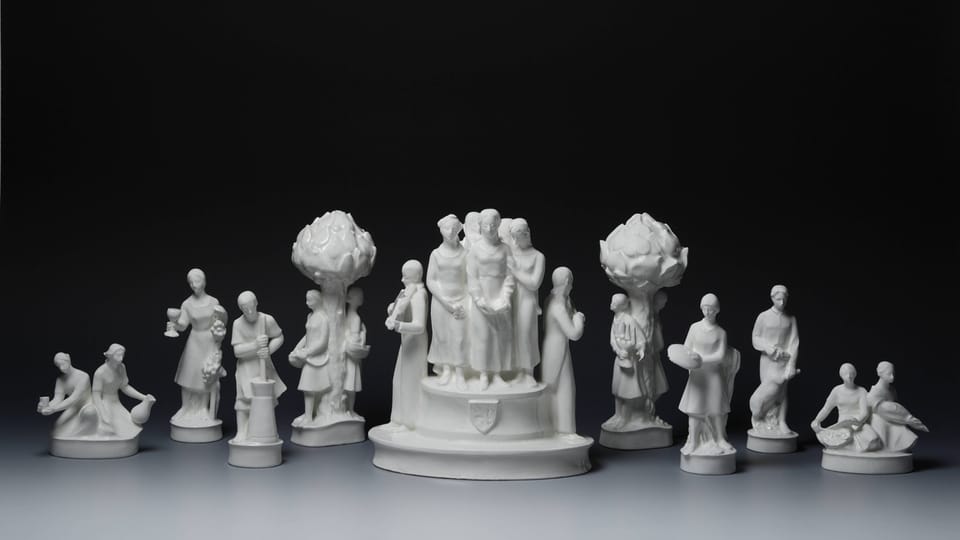 Soubor porcelánových figurek z 20. a 30. let 20.století, foto: © Správa Pražského hradu, Jan Gloc Soubor porcelánových figurek z 20. a 30. let 20.století, foto: © Správa Pražského hradu, Jan Gloc