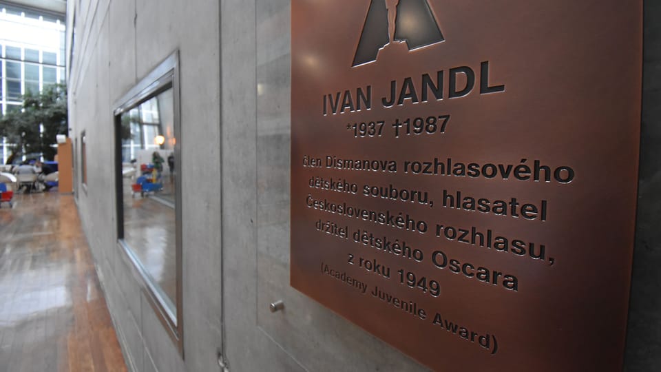 Pamětní deska Ivana Jandla, foto: Ondřej Tomšů Pamětní deska Ivana Jandla, foto: Ondřej Tomšů
