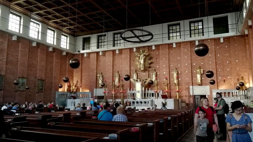 Kostel Nejsvětějšího srdce Páně na náměstí Jiřího z Poděbrad | Foto: Štěpánka Budková, Radio Prague International Kostel Nejsvětějšího srdce Páně na náměstí Jiřího z Poděbrad | Foto: Štěpánka Budková, Radio Prague International