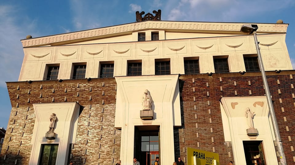 Kostel Nejsvětějšího srdce Páně na náměstí Jiřího z Poděbrad | Foto: Štěpánka Budková, Radio Prague International Kostel Nejsvětějšího srdce Páně na náměstí Jiřího z Poděbrad | Foto: Štěpánka Budková, Radio Prague International