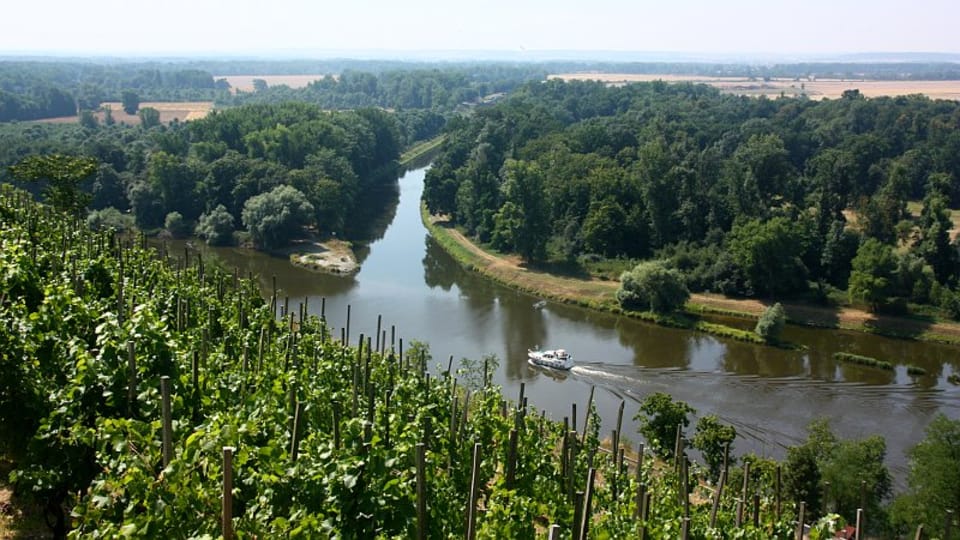 Pohled na Vraňansko-hořínský plavební kanál (vpravo) u soutoku Labe s Vltavou v Mělníku Pohled na Vraňansko-hořínský plavební kanál (vpravo) u soutoku Labe s Vltavou v Mělníku