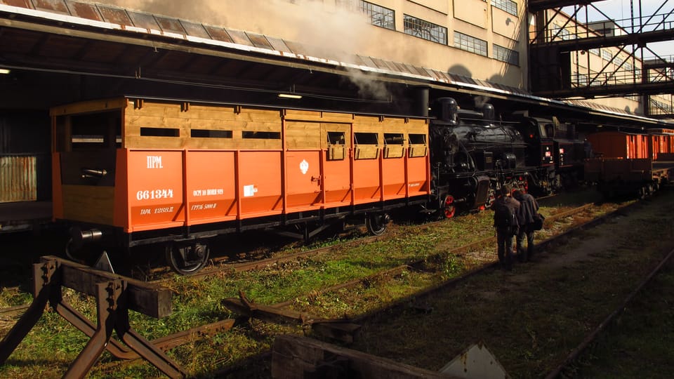 Obrněný vagon s dělem se nachází před lokomotivou, foto: Kristýna Maková, Český rozhlas - Radio Praha Obrněný vagon s dělem se nachází před lokomotivou, foto: Kristýna Maková, Český rozhlas - Radio Praha