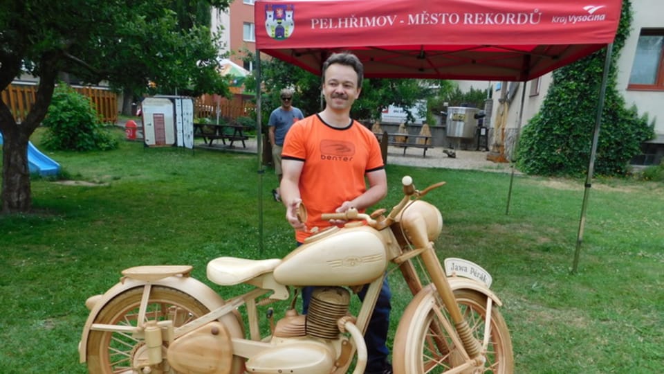 Motork z 22 druhů dřeva, foto: Archiv Muzea rekordů a kuriozit Motork z 22 druhů dřeva, foto: Archiv Muzea rekordů a kuriozit