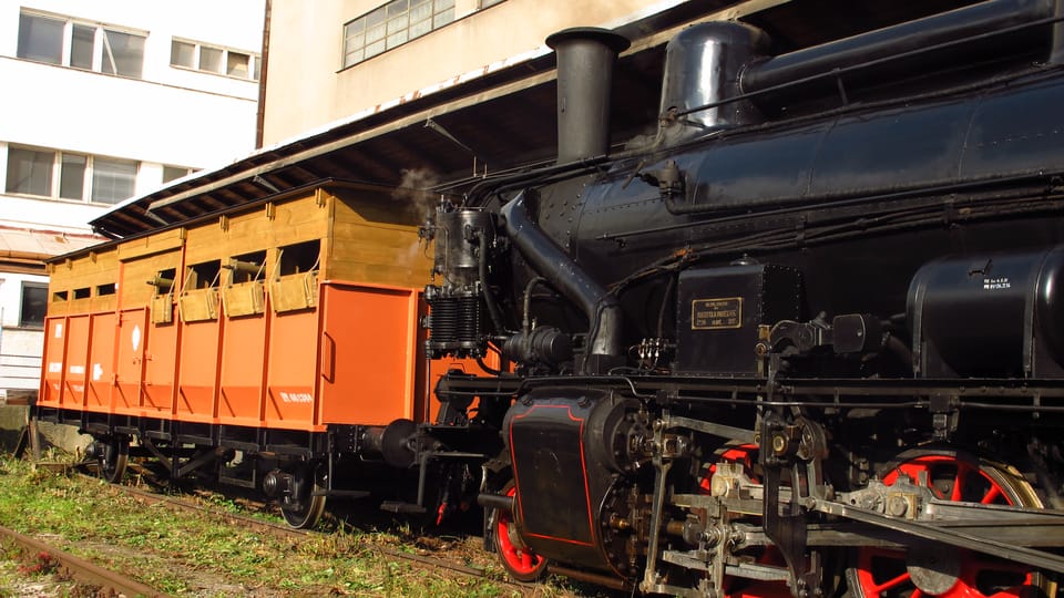 Obrněný vagon s dělem se nachází před lokomotivou, foto: Kristýna Maková, Český rozhlas - Radio Praha Obrněný vagon s dělem se nachází před lokomotivou, foto: Kristýna Maková, Český rozhlas - Radio Praha