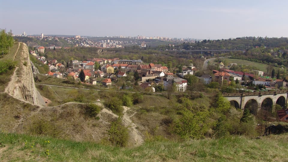 Viadukt pražského Semmeringu a skály Prokopského údolí | Foto: Miloš Turek, Radio Prague International Viadukt pražského Semmeringu a skály Prokopského údolí | Foto: Miloš Turek, Radio Prague International