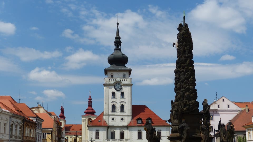 Trojičný sloup a kostel Nanebevzetí Panny Marie | Foto: Klára Stejskalová,  Radio Prague International