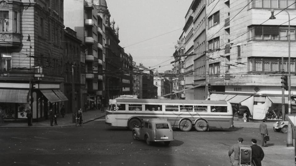 Trolejbus v Praze,  rok 1959 | Foto:  Kotnyek Antal/FORTEPAN,  Wikimedia Commons,  CC BY-SA 3.0