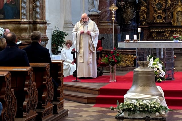 Obřad v kostele Nejsvětějšího Salvátora vedl kněz Tomáš Halík | Foto: Magdalena Hrozínková,  Radio Prague International