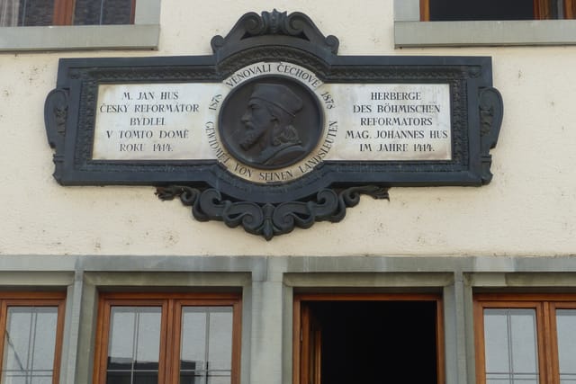 Pamětní tabule na Husově domě | Foto: Klára Stejskalová,  Radio Prague International