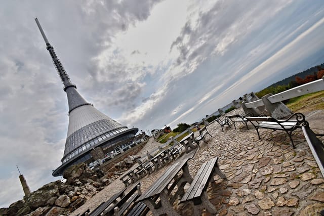 Vysílač a hotel na Ještědu | Foto: Ondřej Tomšů,  Radio Prague International