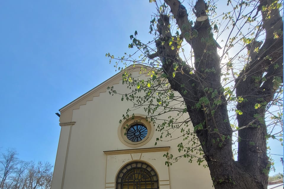 Kostel a hřbitov ve Stradonicích | Foto: Hana Slavická,  Radio Prague International