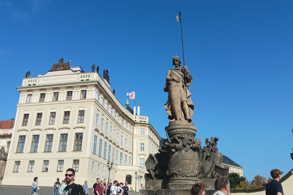 Socha sv. Václava, v pozadí Pražský hrad | Foto: Lenka Žižková, Radio Prague International Socha sv. Václava, v pozadí Pražský hrad | Foto: Lenka Žižková, Radio Prague International