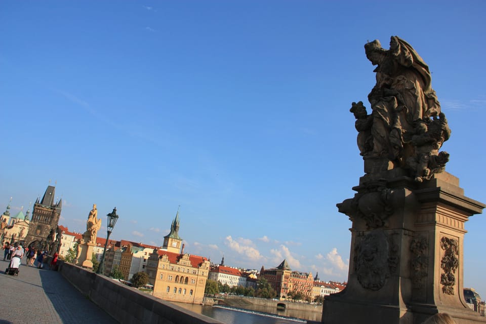 Sousoší sv. Ludmily s malým Václavem na Karlově mostě | Foto: Barbora Němcová,  Radio Prague International
