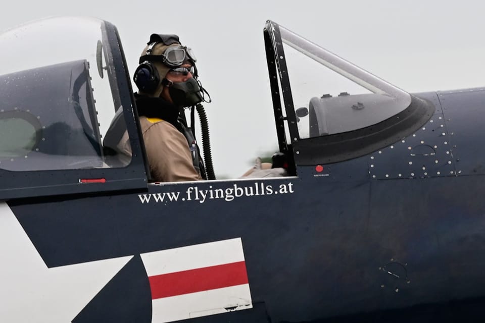 Pilot ze skupiny Flying Bulls | Foto: Petr Bušta, Český rozhlas Pilot ze skupiny Flying Bulls | Foto: Petr Bušta, Český rozhlas