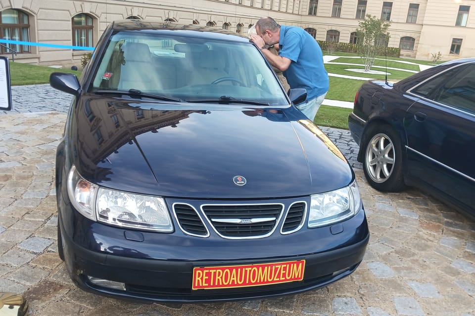 Vůz Saab 9-5 využíval v letech 2001 - 2006 Pražský hrad | Foto: Lenka Žižková, Radio Prague International Vůz Saab 9-5 využíval v letech 2001 - 2006 Pražský hrad | Foto: Lenka Žižková, Radio Prague International