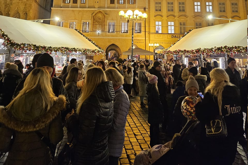 Malebná kulisa trhů s Týnským chrámem | Foto: Klára Stejskalová,  Radio Prague International