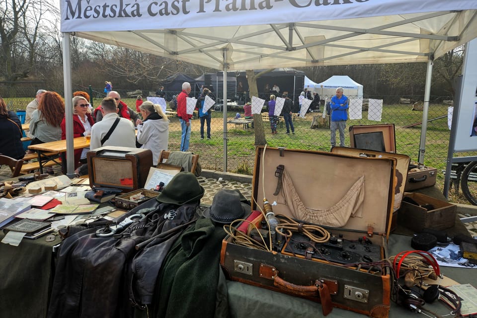 Stánek věnovaný Václavu Morávkovi, hrdinovi protinacistického odboje a členu skupiny Tři králové | Foto: Štěpánka Budková, Radio Prague International Stánek věnovaný Václavu Morávkovi, hrdinovi protinacistického odboje a členu skupiny Tři králové | Foto: Štěpánka Budková, Radio Prague International