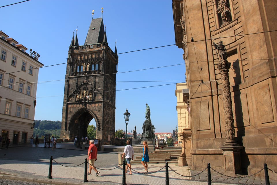 Viniční sloup na Křižovnickém náměstí se sochou svatého Václava | Foto: Barbora Němcová,  Radio Prague International