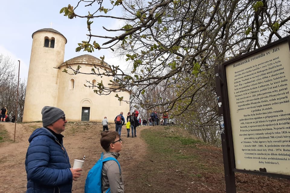 Rotunda sv Jiří na vrcholu Řípu | Foto: Lenka Žižková, Radio Prague International Rotunda sv Jiří na vrcholu Řípu | Foto: Lenka Žižková, Radio Prague International