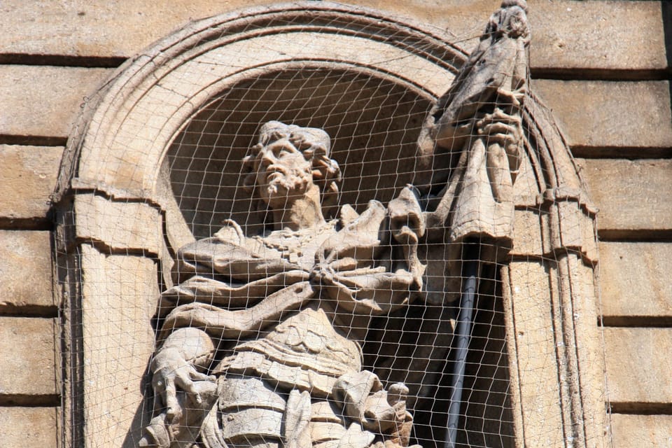 Socha sv. Václava ve výklenku kostela sv. Františka z Assisi na Křížovnickém náměstí v Praze | Foto: Barbora Němcová, Radio Prague International Socha sv. Václava ve výklenku kostela sv. Františka z Assisi na Křížovnickém náměstí v Praze | Foto: Barbora Němcová, Radio Prague International