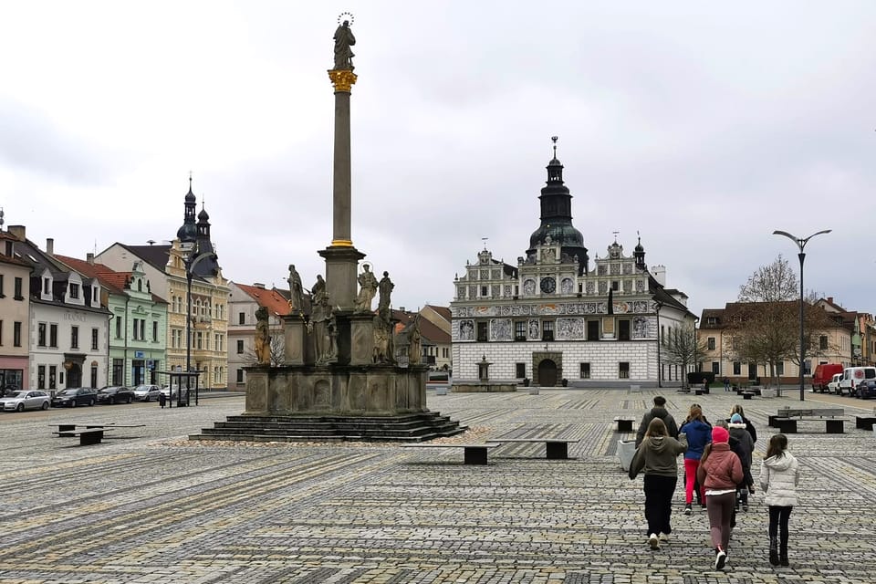 Historické náměstí Stříbra s radnicí a morovým sloupem z 18. století | Foto: Petr Lukeš,  Radio Prague International