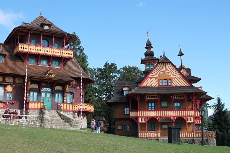 Lidové stavby Libušín a Maměnka, které vznikly v Pustevnách podle návrhu architekta Dušana Jurkoviče | Foto: Ondřej Tomšů, Radio Prague International Lidové stavby Libušín a Maměnka, které vznikly v Pustevnách podle návrhu architekta Dušana Jurkoviče | Foto: Ondřej Tomšů, Radio Prague International