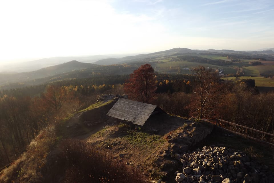 Výhled ze zříceniny gotického hradu Kumburk, foto: Jan Chalupa Výhled ze zříceniny gotického hradu Kumburk, foto: Jan Chalupa