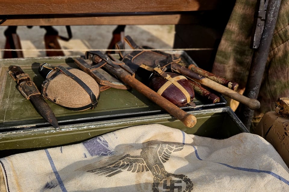 Ukázky historické vojenské výstroje a výzbroje | Foto: Štěpánka Budková, Radio Prague International Ukázky historické vojenské výstroje a výzbroje | Foto: Štěpánka Budková, Radio Prague International
