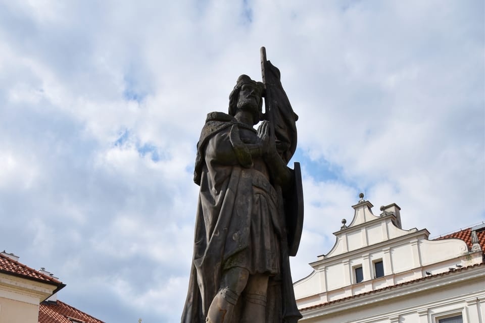 Sochu zhotovil v roce 1858 na základě nákresu malíře Josefa Führicha sochař Josef Kamil Böhm | Foto: Barbora Němcová, Radio Prague International Sochu zhotovil v roce 1858 na základě nákresu malíře Josefa Führicha sochař Josef Kamil Böhm | Foto: Barbora Němcová, Radio Prague International